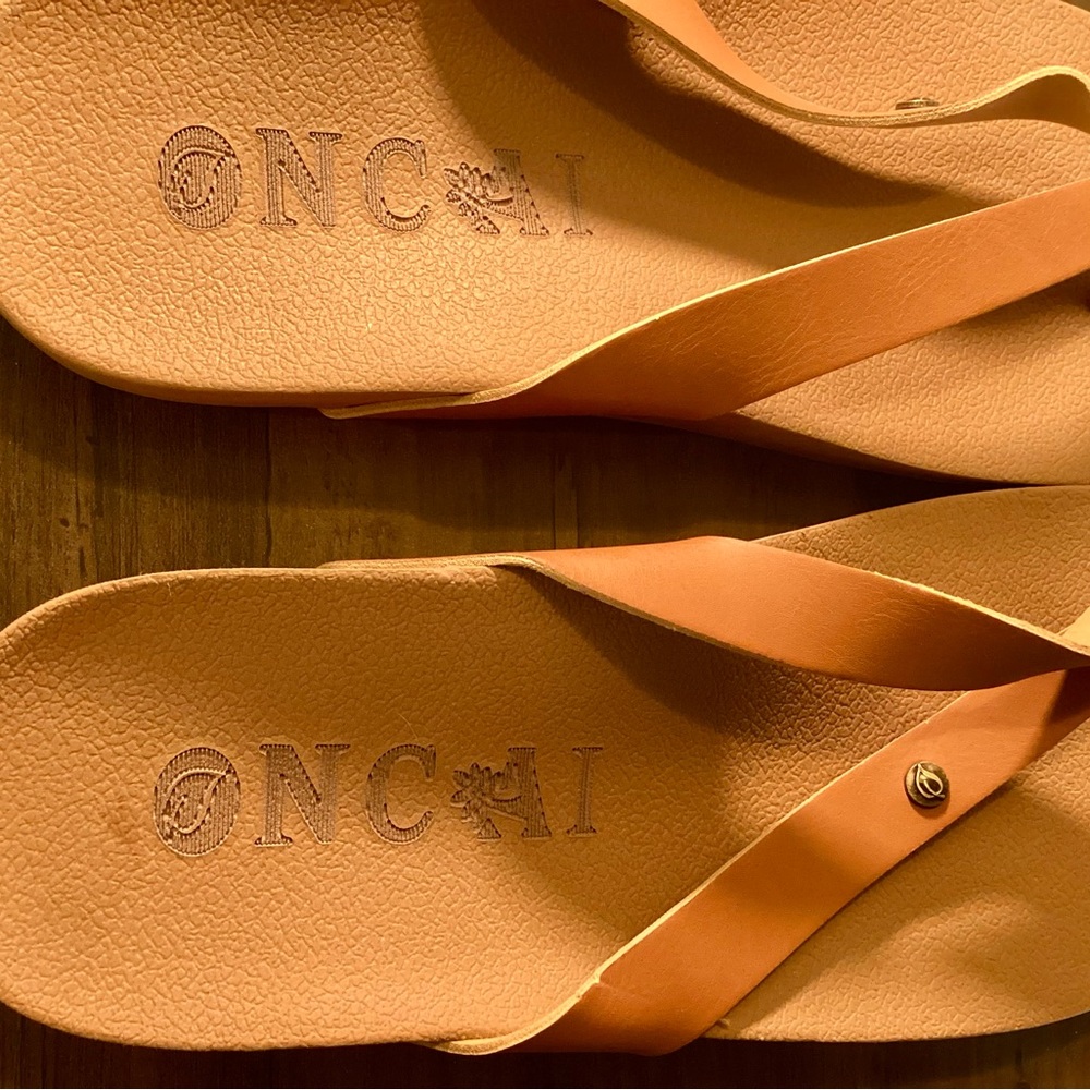 NWT Sandals 7.5